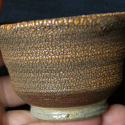 【ぐい呑み】【ぐい呑みを持つ掌】土水跡